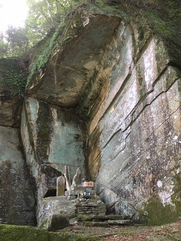 煙厳岩